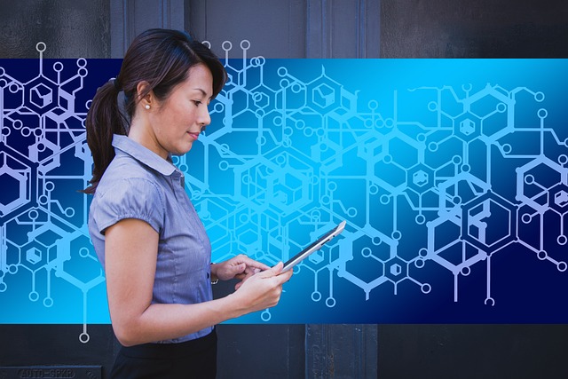 simplified diagram of a blockchain with connected data blocks and hash pointers
